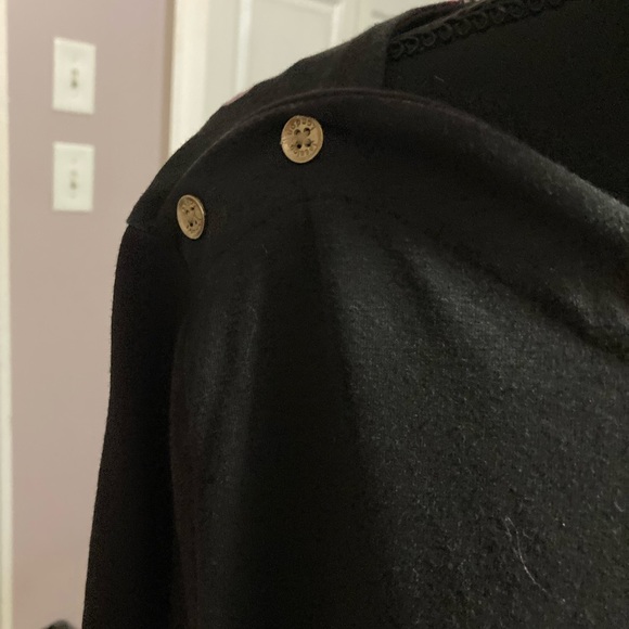 Woman’s Top - Picture 4 of 5